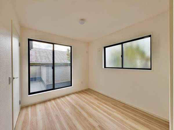 採光が１つのアクセントになり、プライベートな空間には太陽の陽が射し込みます。