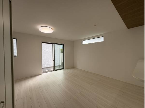 ２階の洋間です