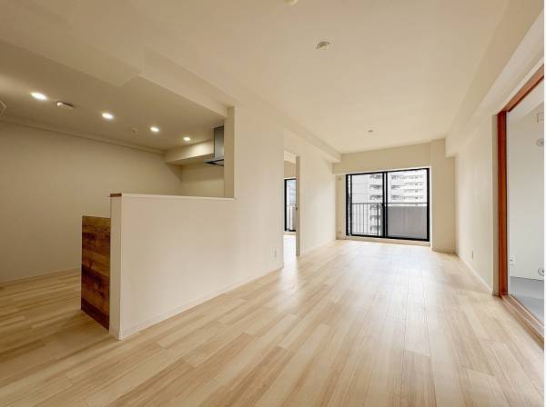 陽光と爽やかな風が広がる明るい空間