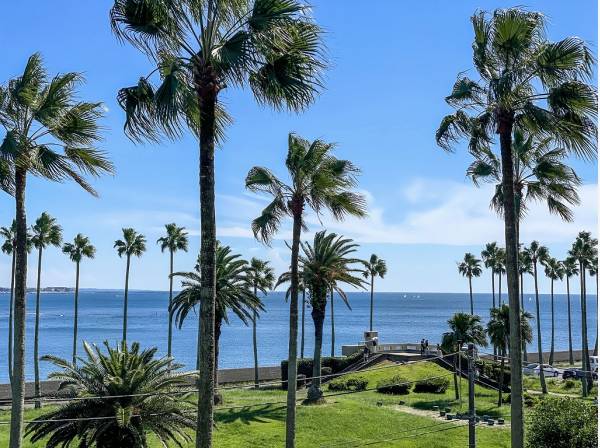 逗子マリーナまで自転車で5分 (約1.4㎞)