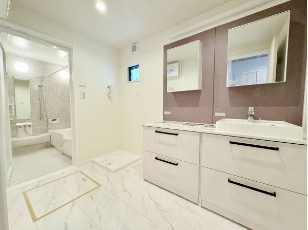 広々と使える洗面所