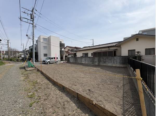 建築条件付きの売地になります