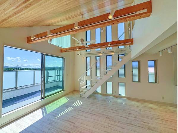 いつもながら窓の数にご注目！明るく爽快な住空間に必要不可欠な設備です。