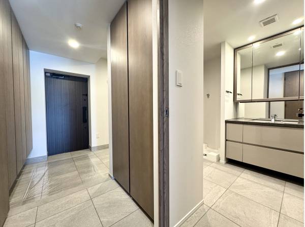 回遊式のインナーガレージ