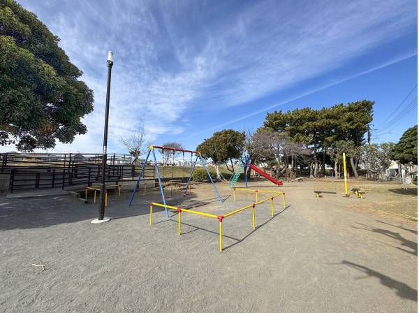 西方公園まで徒歩1分（約40m）