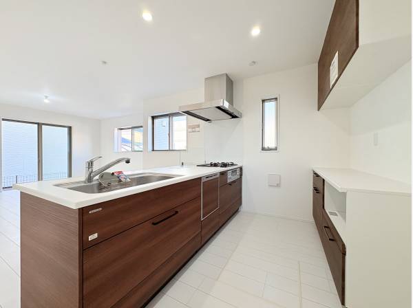 カップボード付きのキッチン