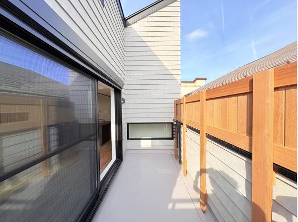 南向きの日当りの良い2階バルコニー