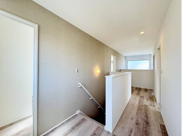 2階ホールも開放的な空間です