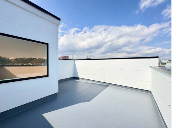 約11帖の開放的なルーフバルコニー