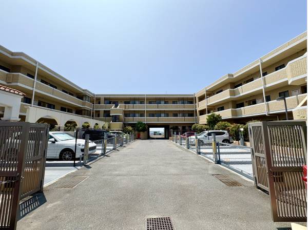 駐車場もしっかりと完備しており海までも徒歩1分です