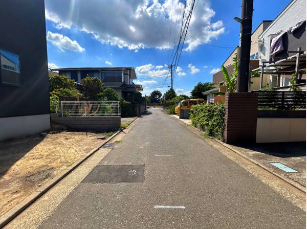 前面道路は約4m御座います