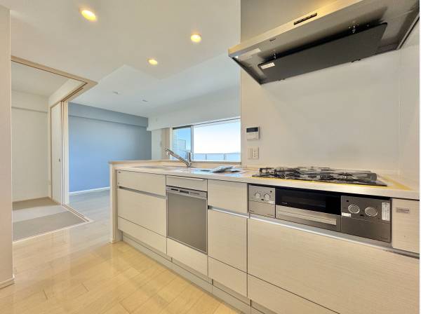 室内は新規リフォームが完工しております