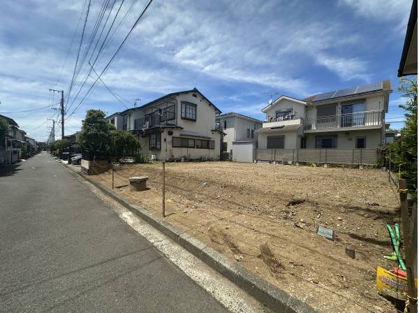 周囲は閑静な住宅街です/南道路で陽当り、通風良好
