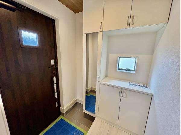 玄関は広いですよ。