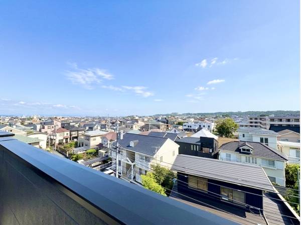 周辺に高い建物がなく、ひらけた眺望！