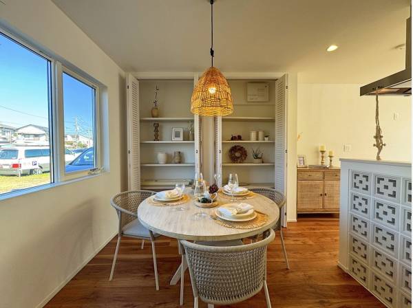 キッチン横にはパントリー完備。