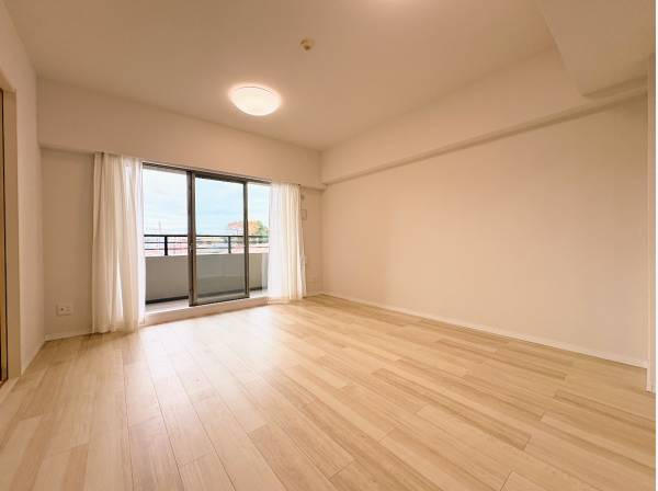 心地よい風が入ってくるLDKです