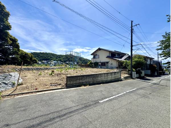 前面道路も広々