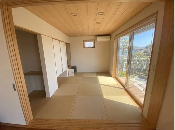 開放感のある和室は明るい空間です