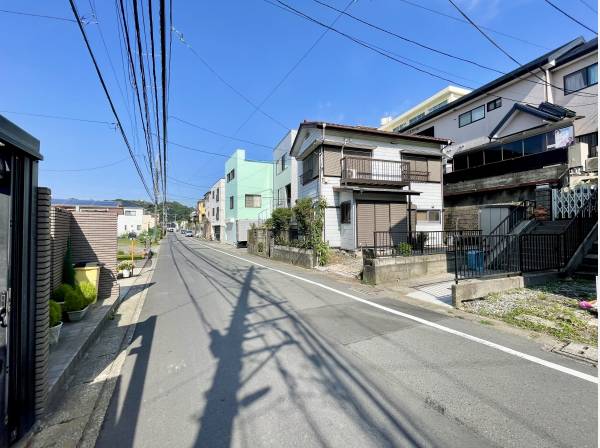 前面道路は約7.1ｍと広々しております