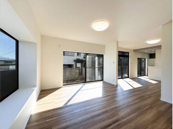 インテリアの配置イメージ浮かびやすいリビングダイニング