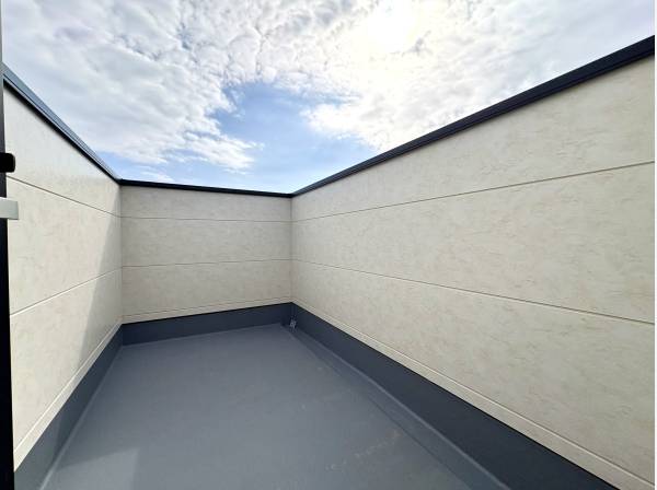 スカイバルコニーがございます。