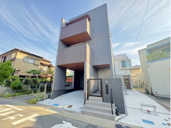 3階建てのモダン住宅です。