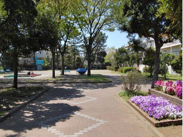 藤が谷公園まで徒歩7分（約500ｍ）