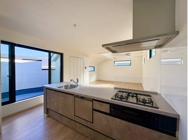 食洗器付きの対面式システムキッチン