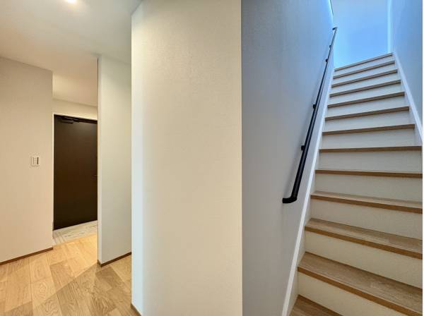 奥にある階段をのぼると・・・