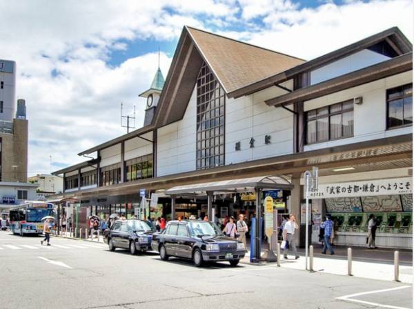 ＪＲ「鎌倉」駅まで徒歩１７分（約1300ｍ）