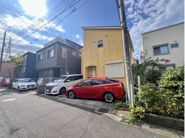 車は最大2台駐車可能です