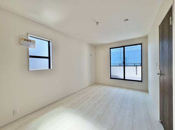 2面採光があることにより、十分な陽光がお部屋の全体に届きます