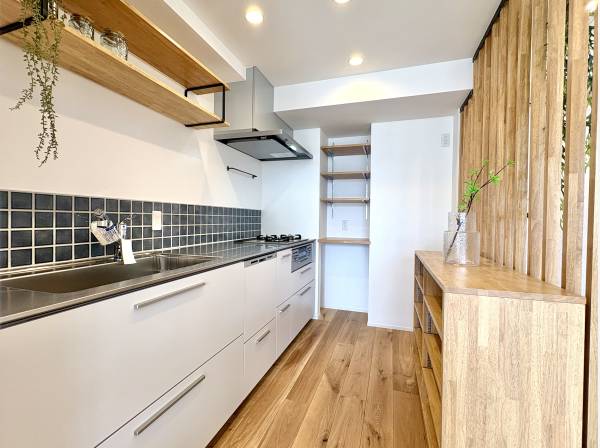 可愛らしいカフェのようなキッチン