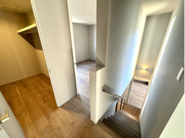 2階居室には大容量のウォークインクロークを完備