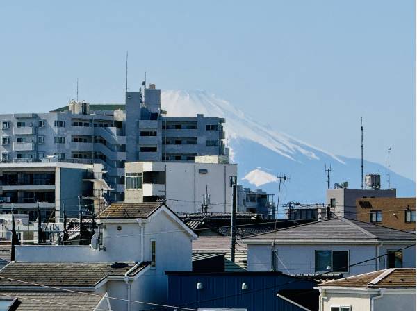 西側には富士山も望みます