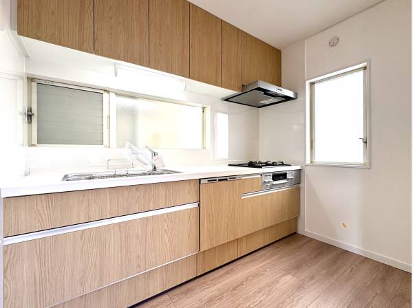 食洗機付きのシステムキッチン