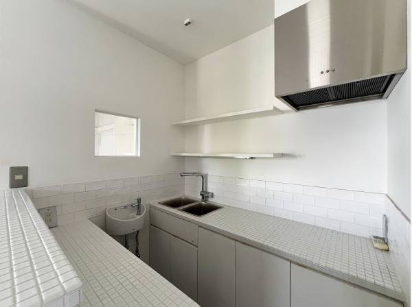 カフェスペースにはシンクや換気設備も備わっています