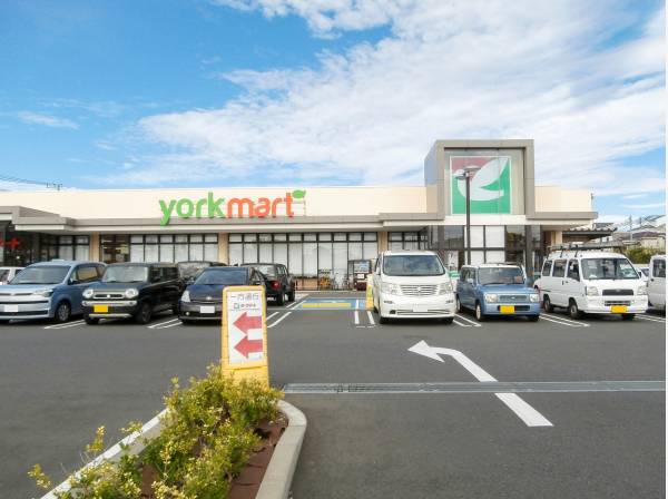 ヨークフーズまで徒歩11分（約850m）