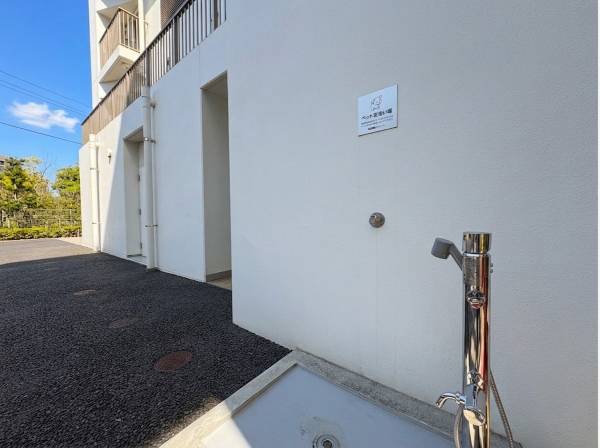 『ペット足洗い場』お散歩後も足をきれいにして入室！
