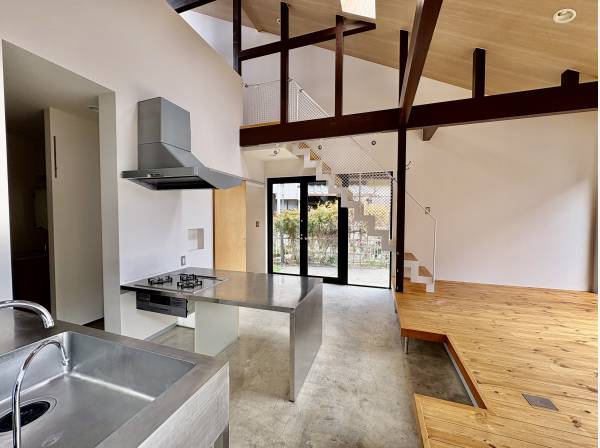 LDKは吹き抜けとなっており、お店のような雰囲気です。