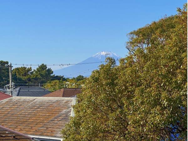 ちなみに屋上からは、北西を覗き込めば「富士山」もドーン！