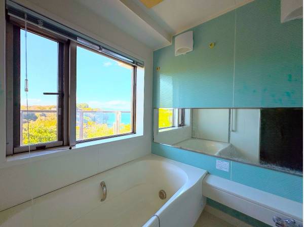 バスルームからも海を望むことができます