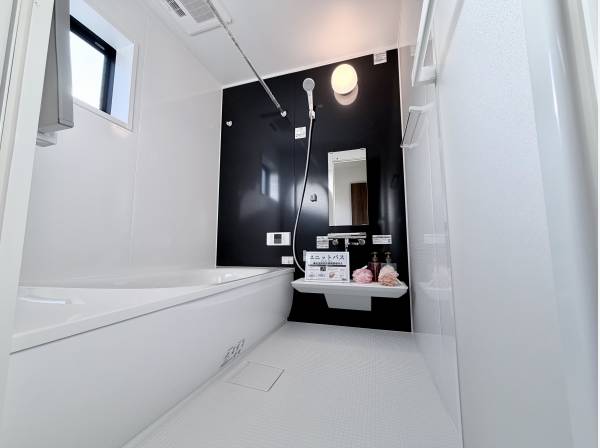 浴室乾燥機付きのバスルーム