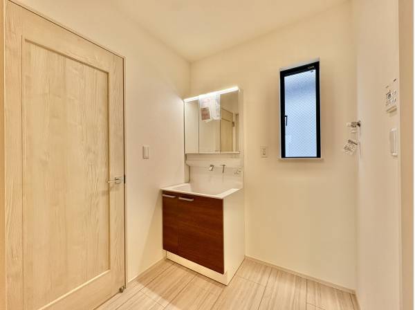 清潔感のある色合いで統一され、スッキリとした印象を受けます