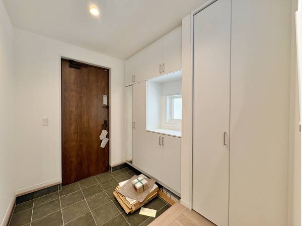 広々とした玄関は、訪問者の第一印象が違います