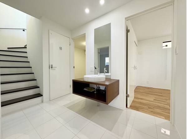 1階にお洒落な手洗い場があります