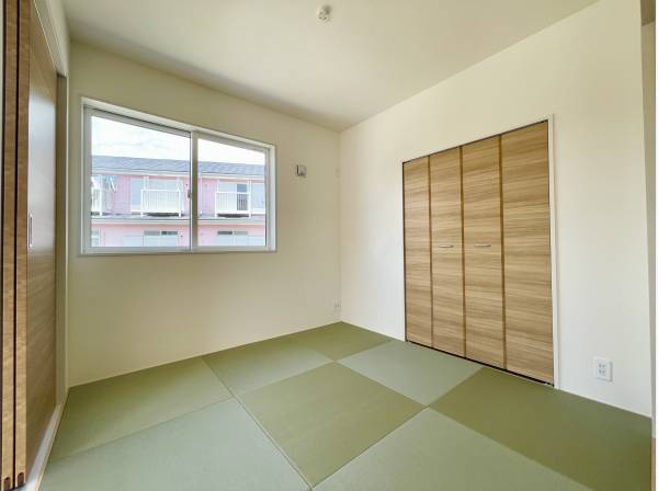 LDKに隣接する洋室仕様の畳部屋