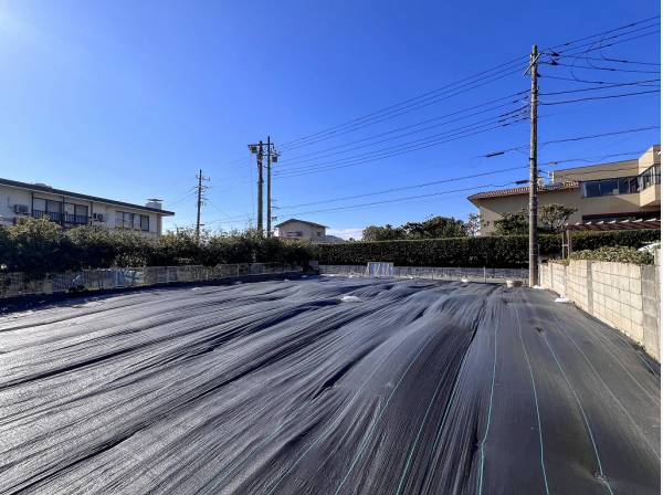 南西側が広く開けた陽当たりの良い売地です