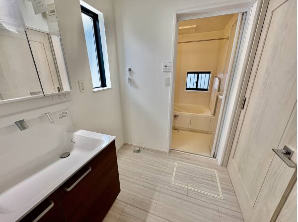 お風呂も洗面台所もゆったりと。